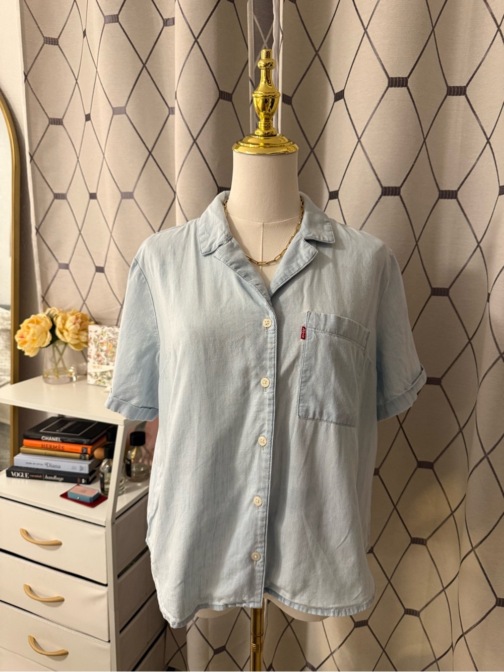 Levi's Women’s Light Blue Short-Sleeve Button-Down Shirt